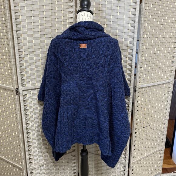 Aran Traditions Shawl Neck Cape Women’s One Size Navy Blue Cable Knit Poncho NEW - Picture 3 of 8